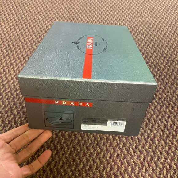 Prada sneakers size 8.5 - Picture 8 of 9